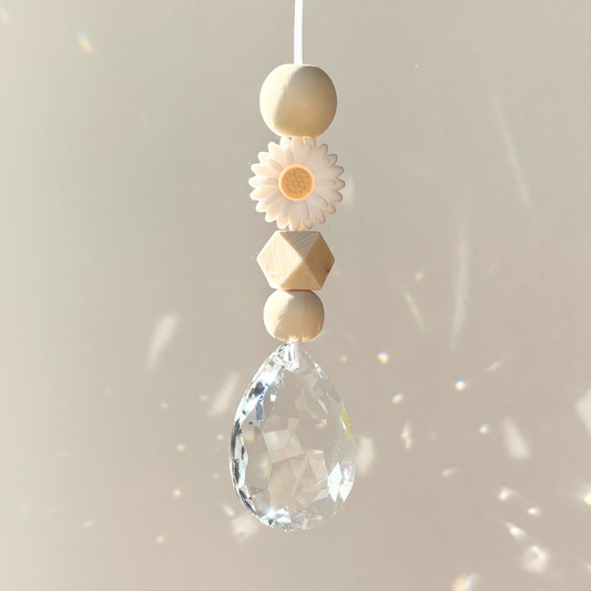 Sonnenfänger mit 38 mm Kristall-Tropfen und Gänseblümchen-Perle