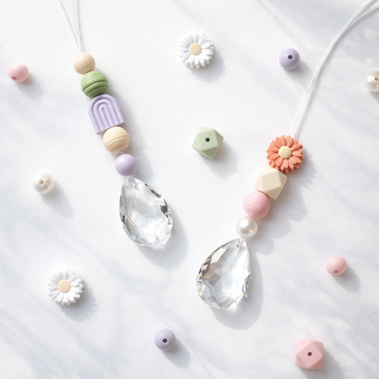 Sonnenfänger DIY Set – 10x Bastelset mit Kristallen, Perlen & Faden - Gänseblümchen Grün Lila