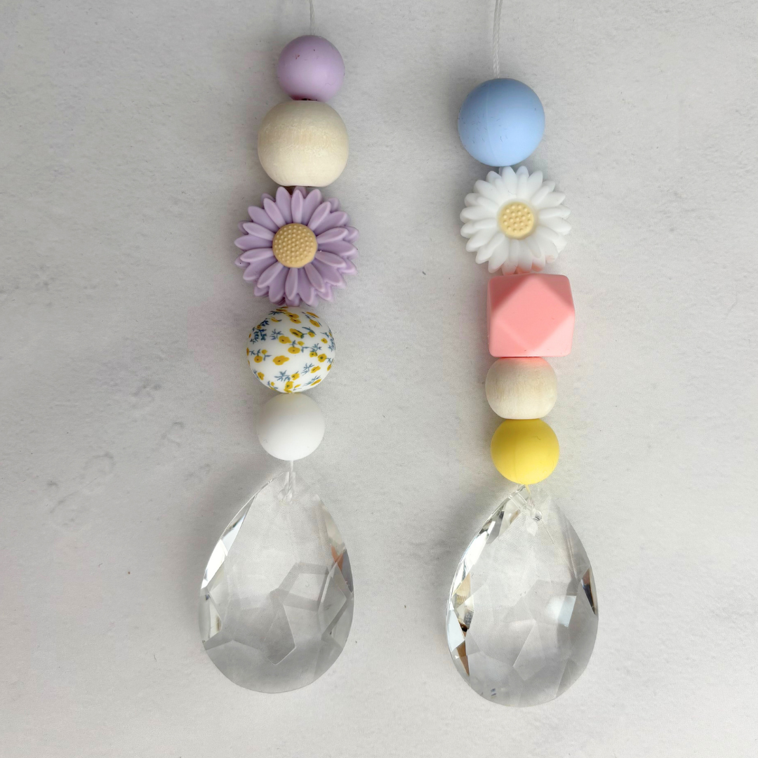 Sonnenfänger DIY Set – 10x Bastelset mit Kristallen, Perlen & Faden - Gänseblümchen