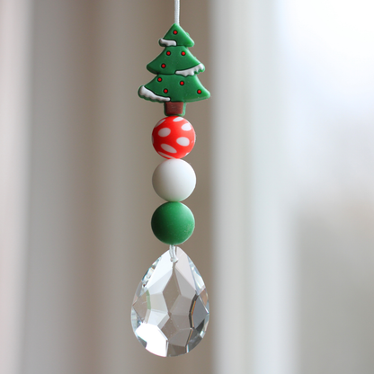 Sonnenfänger DIY Set – 10x Bastelset mit Kristallen, Perlen & Faden - Weihnachts-Edition Tannenbaum