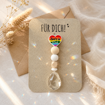 Sonnenfänger mit 38 mm Kristall-Tropfen und Love is Love Perle
