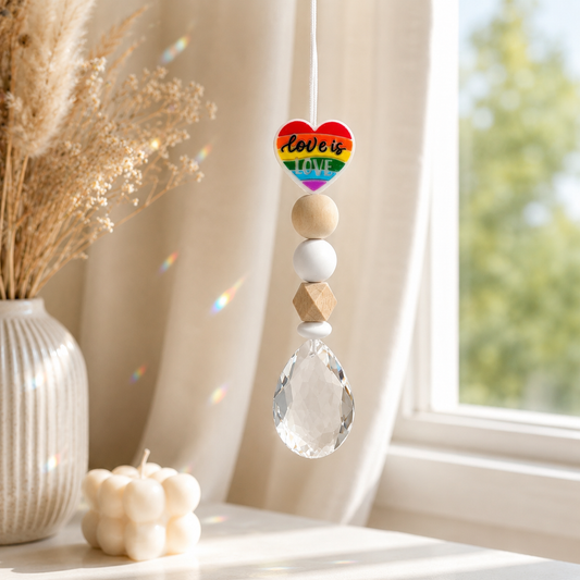 Sonnenfänger mit 38 mm Kristall-Tropfen und Love is Love Perle