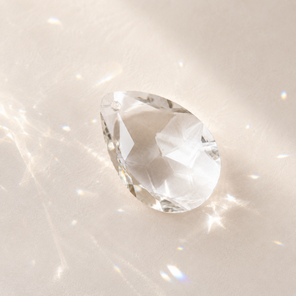 facettierte Glasanhänger in Tropfenform für Sonnenfänger – 10er Set – Produktfoto 2
